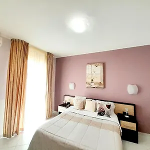 https://appartamento-castel-santangelo.sicilyhotelsitaly.net